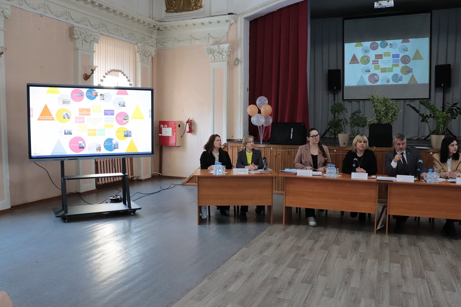 Совместные усилия образования и промышленности: Семинар по профориентации молодежи в Новосибирском электромеханическом колледже