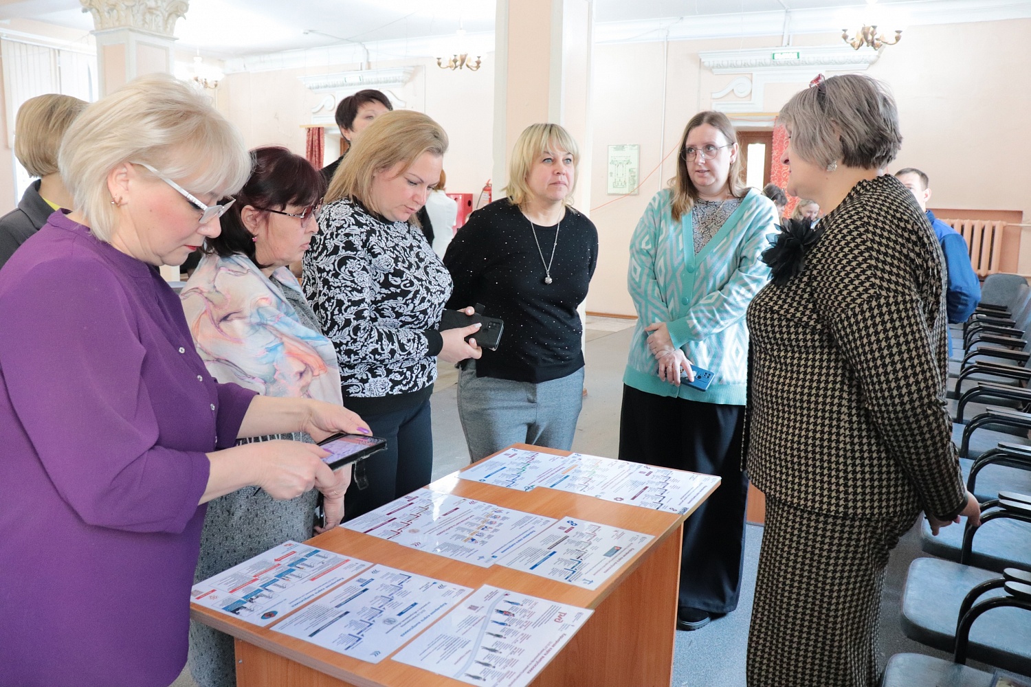 Совместные усилия образования и промышленности: Семинар по профориентации молодежи в Новосибирском электромеханическом колледже